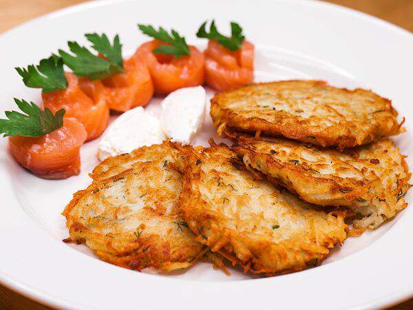 Капитал Grill & Beer - Драники с лососем и сливочным сыром