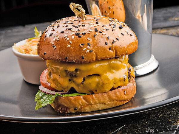 Corner Grill - Двойной чизбургер