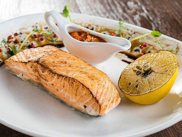 Чайхана Али-Баба - Семга с соусом из печеных перцев