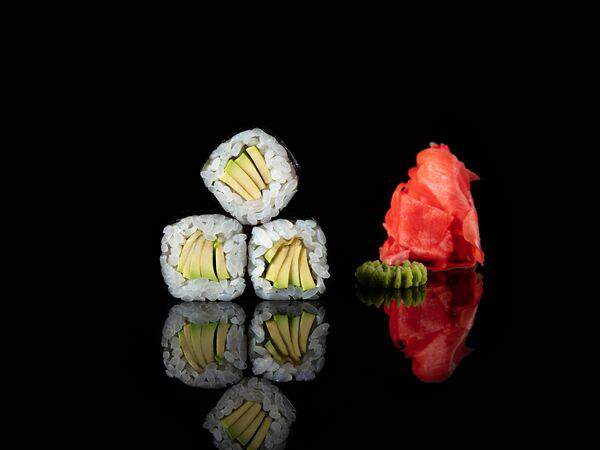 Японапапа - Ролл классический с авокадо и огурцом