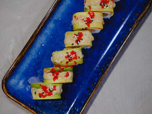 Такаши - Креветки темпура с манго, лососем и авокадо