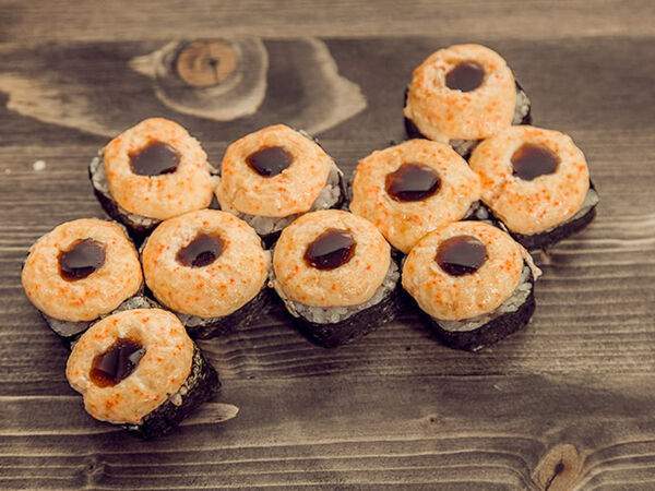 Неместные. Доставка еды и напитков - Ролл Запеченный с тунцом