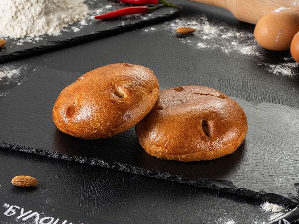 Булочка - Пирожок с зеленым луком и яйцом