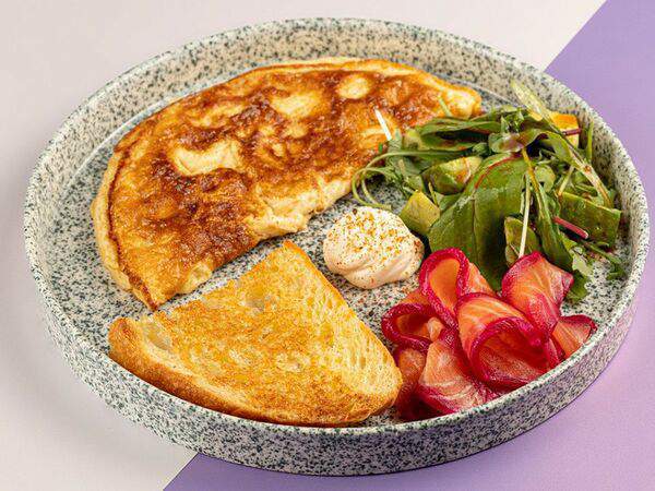 Miska bowls & folks - Омлет на кокосовых сливках с лососем гравлакс