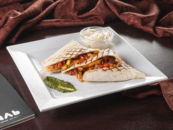 Ресторан Рояль - Кесадилья с курицей