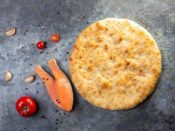 Karlitto Pizza - Осетинский пирог с сёмгой