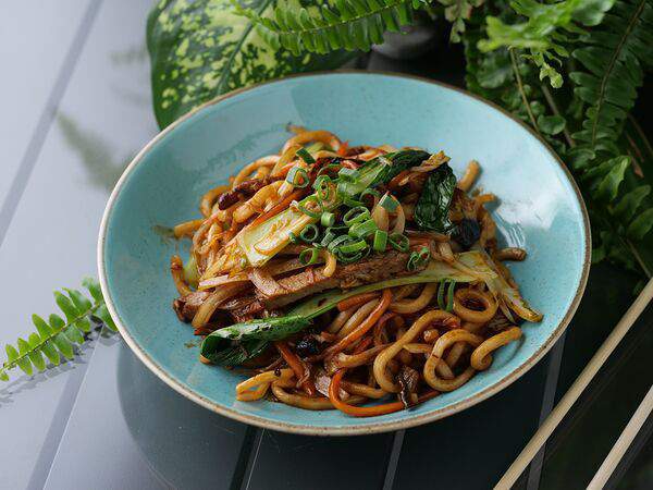 Dong po - Пшеничная лапша удон со свининой и соусом Терияки