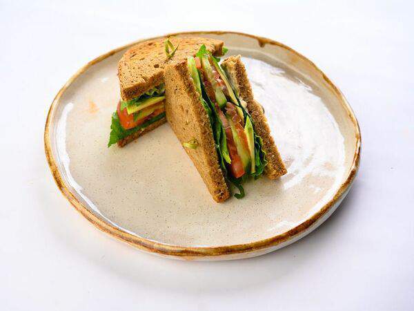 Vitae Healthy Food - Сендвич с лососем и авокадо