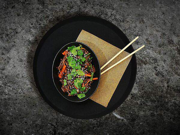 Papaya - Гречневая соба с говядиной в сычуаньском соусе