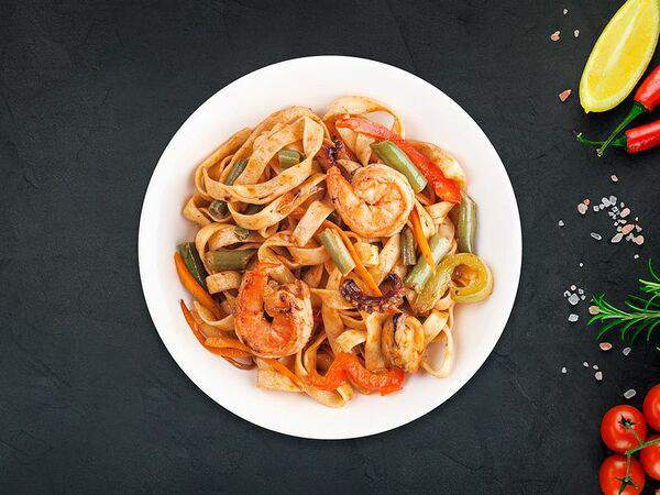Easy kitchen - Удон с морепродуктами в устричном соусе