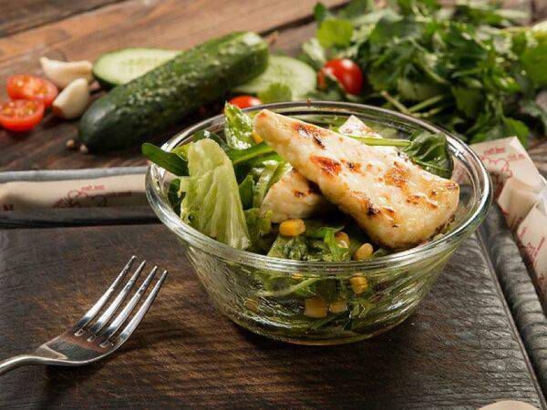 Grey Bear Pub - Салат с жареным домашним сыром