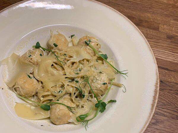 Amelie - Букатини с куриными митболами