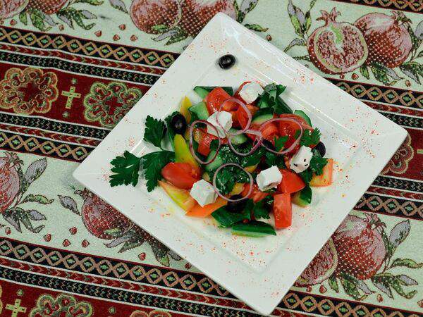 Шашлычный двор - Салат греческий