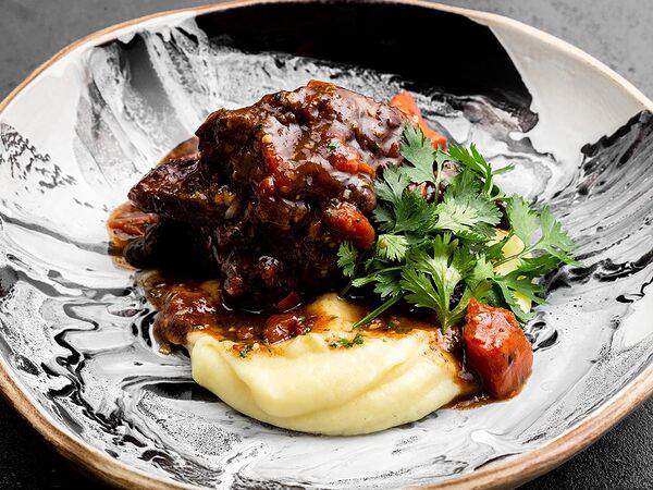 Loft Cafe - Ягненок томленный от шефа с картофельным пюре