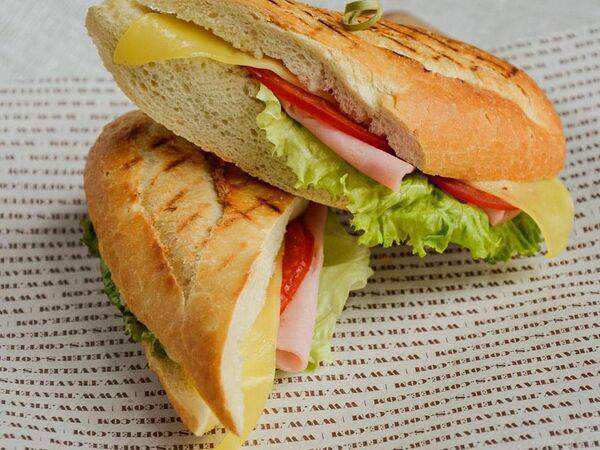 Traveler's coffee - Сэндвич с ветчиной, сыром