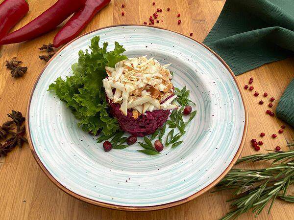 Лето на поляне - Салат из говядины, свеклы и копченого сулугуни