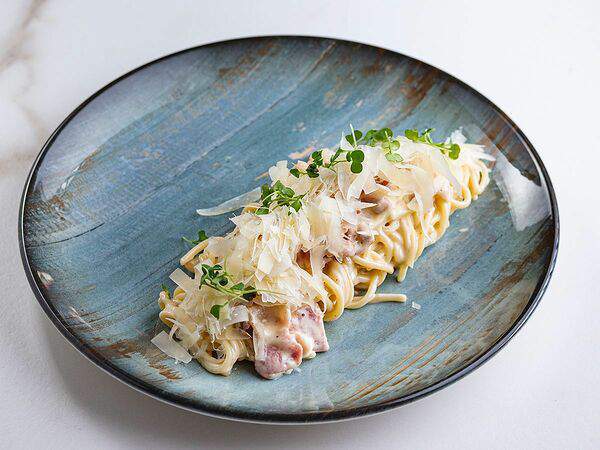 Holy place - Спагетти с кубанской грудинкой и сливочным соусом