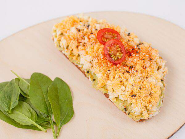 Natura Матча-бар - Авокадо-тост с яйцом