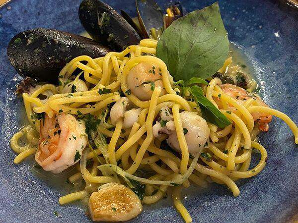 Рыбы бы - Паста ручной работы с морепродуктами в винном соусе