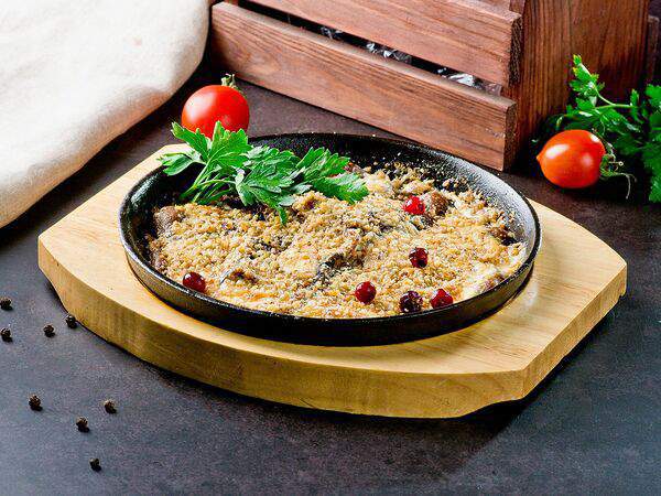 Грильяж - Язык говяжий, запечённый в сливках, под грецким орехом