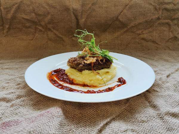 РомаНальёт Pub - Котлетка с макарошками? Нет, с пюрешкой!