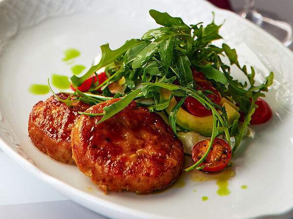 Золотой гребешок - Фишкейки с авокадо, рукколой и сырным кремом