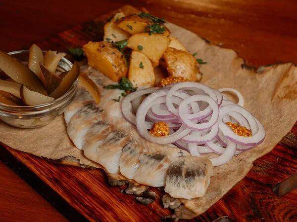 Паб 13 - Сельдь с картофелем и луком