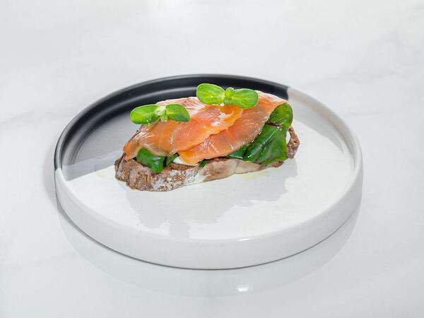 Воронка кофе и вино - Тапас лосось и томленый шпинат