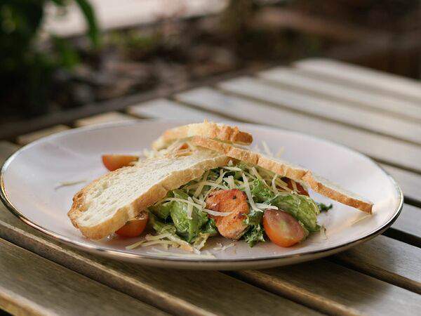 Брускетта - Цезарь с лососем