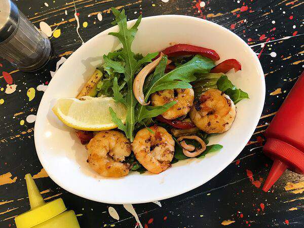 Beefy burgers - Теплый салат с морепродуктами