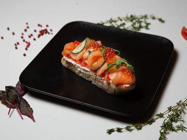 Холодец - Брускетта с лососем и креветками
