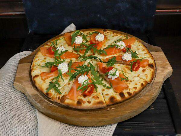 Мангал хауз - Пицца с лососем