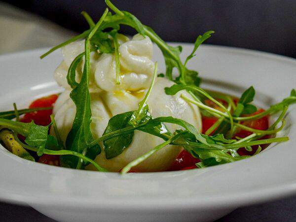 Акварель - С сыром бурата и томатами черри