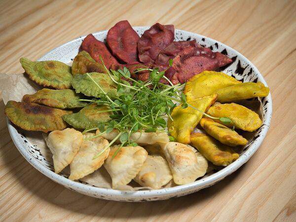 Хлебное ухо - Ассорти посикунчиков с двумя соусами