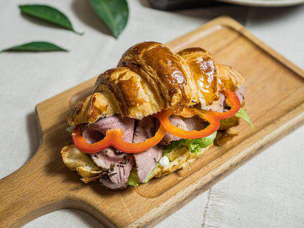 Хлебные истории - Круассан с ростбифом