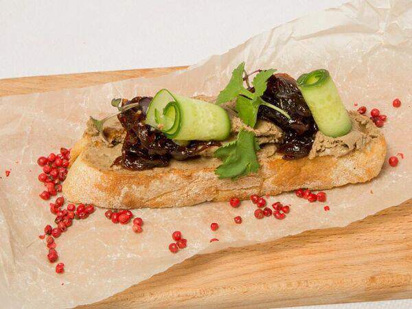 Garage - Брускетта с куриным паштетом