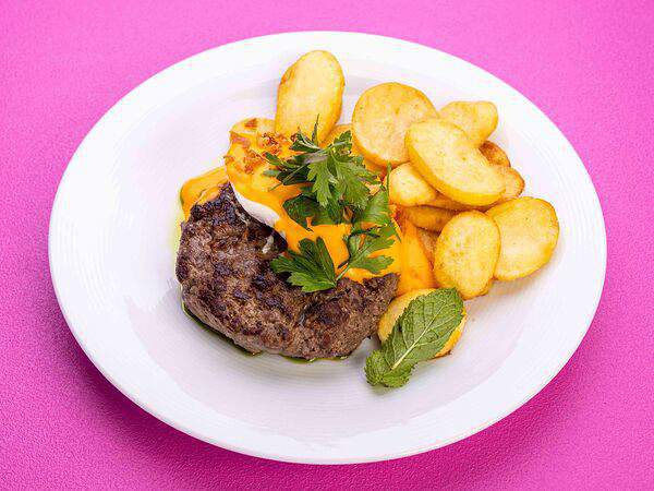 Bubble Dogs - Бифштекс с фри и яйцом пашот