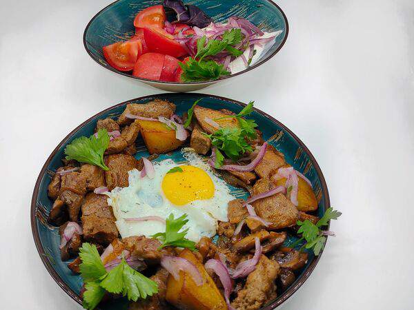 First Bar & Karaoke - Соте из говядины