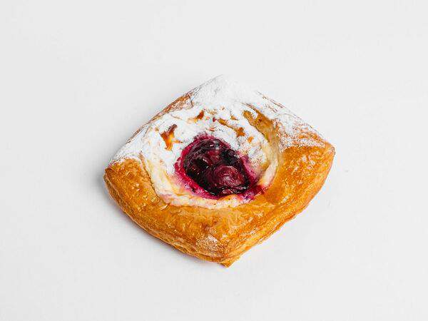 Британские пекарни - Слойка с вишней и творогом