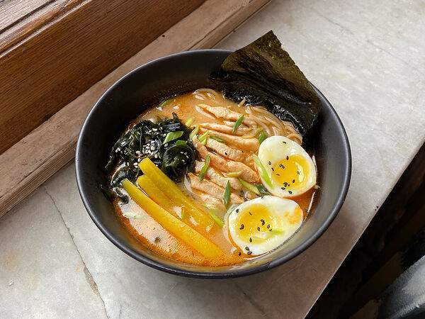 Chang - Суп Мисо-рамен с куриной грудкой