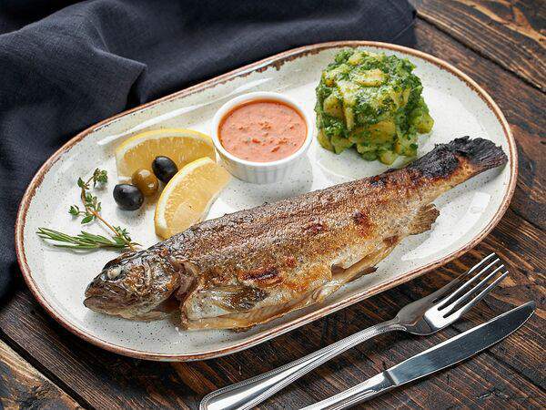 Югославия гриль - Радужная форель на гриле с далматинским гарниром