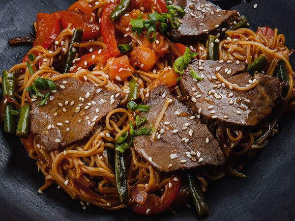 Gray Goose cafe - Лапша с говядиной и гонконгским соусом