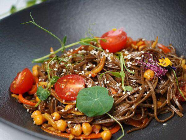 Bodhiartcafe - Соба с овощами и нутом