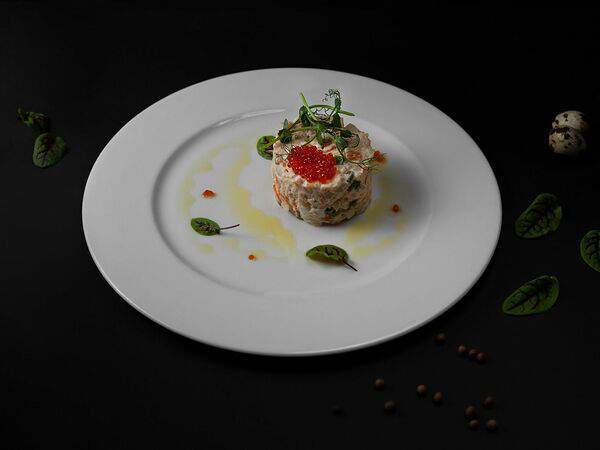 Four - Салат Оливье с копчёным лососем и красной икрой