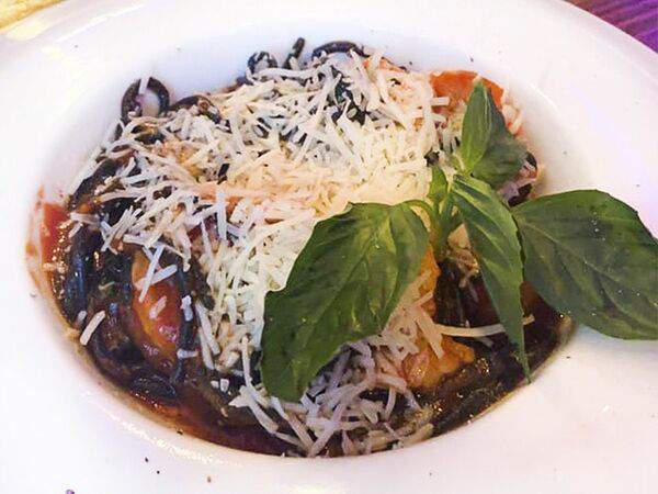 Praslin - Паста с креветками и томатным соусом