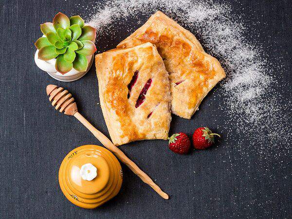 Брецель - Слойка с вишней