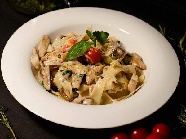 Get together - Феттуччине с курицей и грибами