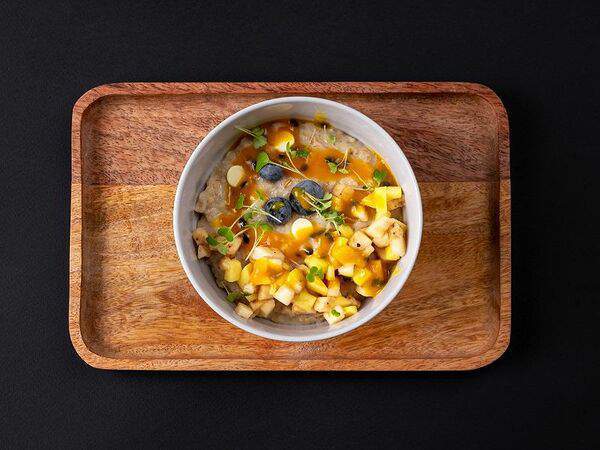 Bliss Bistro - Овсяная каша с манго и бананом