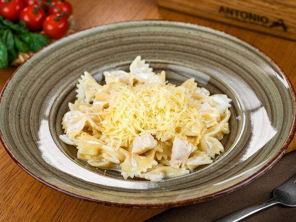 Antonio - Паста фарфалле с кусочками курицы