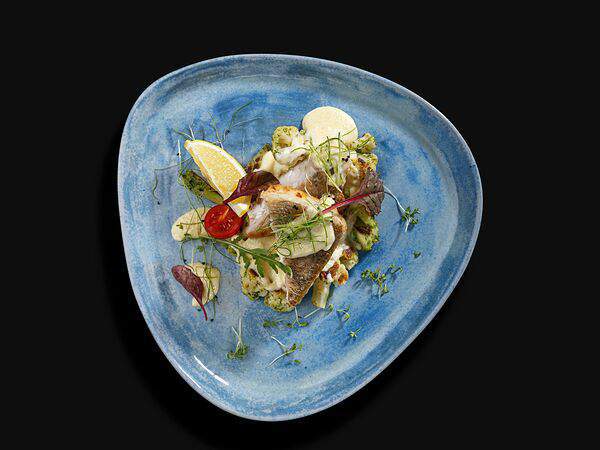 Olster Irish Pub - Филе судака на подушке из брокколи и цветной капусты в сливочном соусе